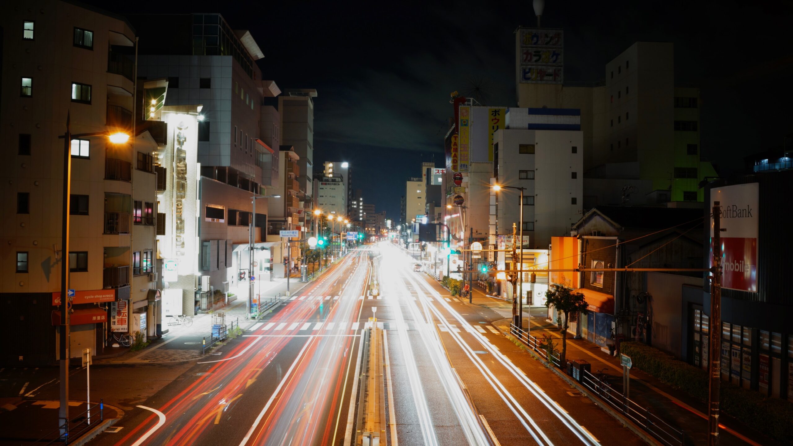 Blick auf Straße von einer Brücke, Osaka