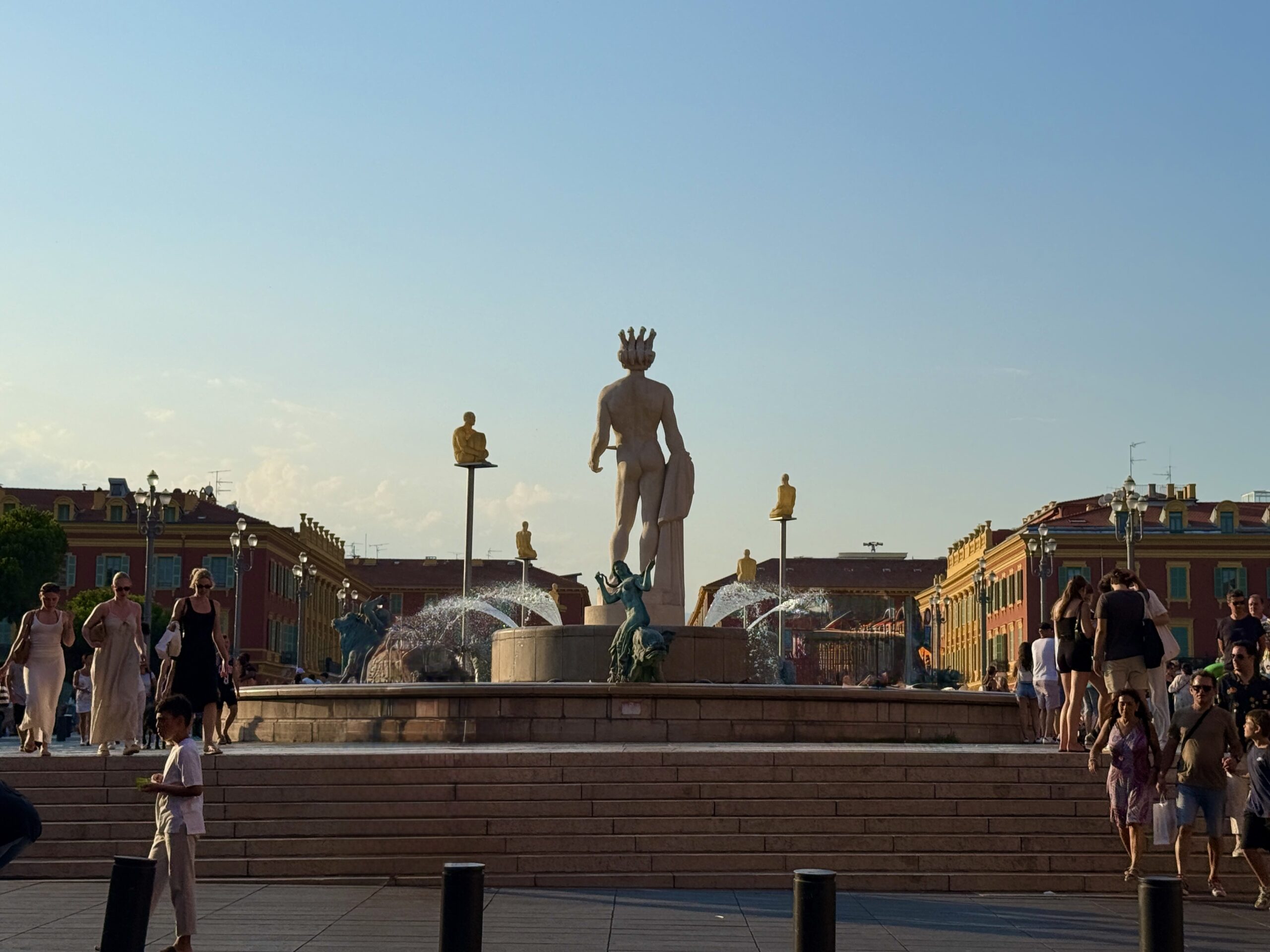 Brunnen mit Statue, Nizza