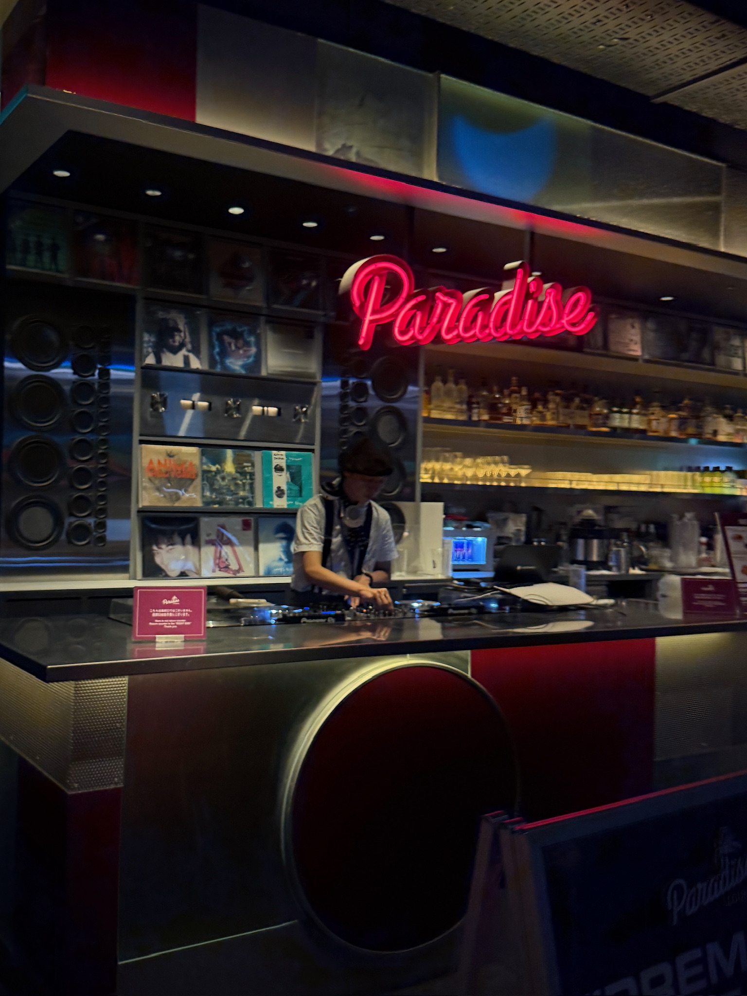 DJ in einem Restaurant, Tokyo